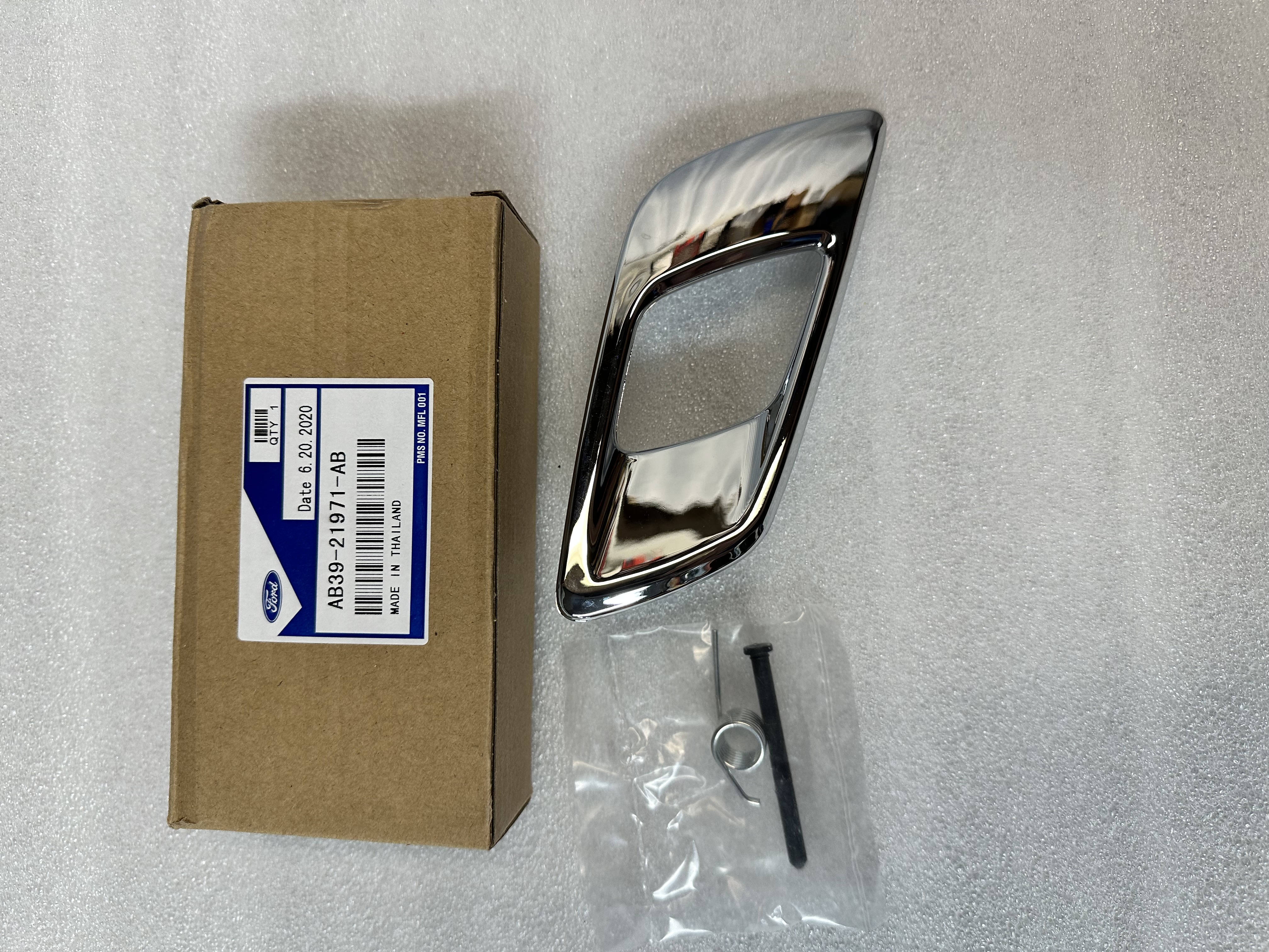 LEFT INSIDE CHROME DOOR HANDLE / MANECILLA INTERIOR CROMADA  2011/UP  FORD RANGER MAZDA BT50 3.2 & 2.2 VALUE LINE